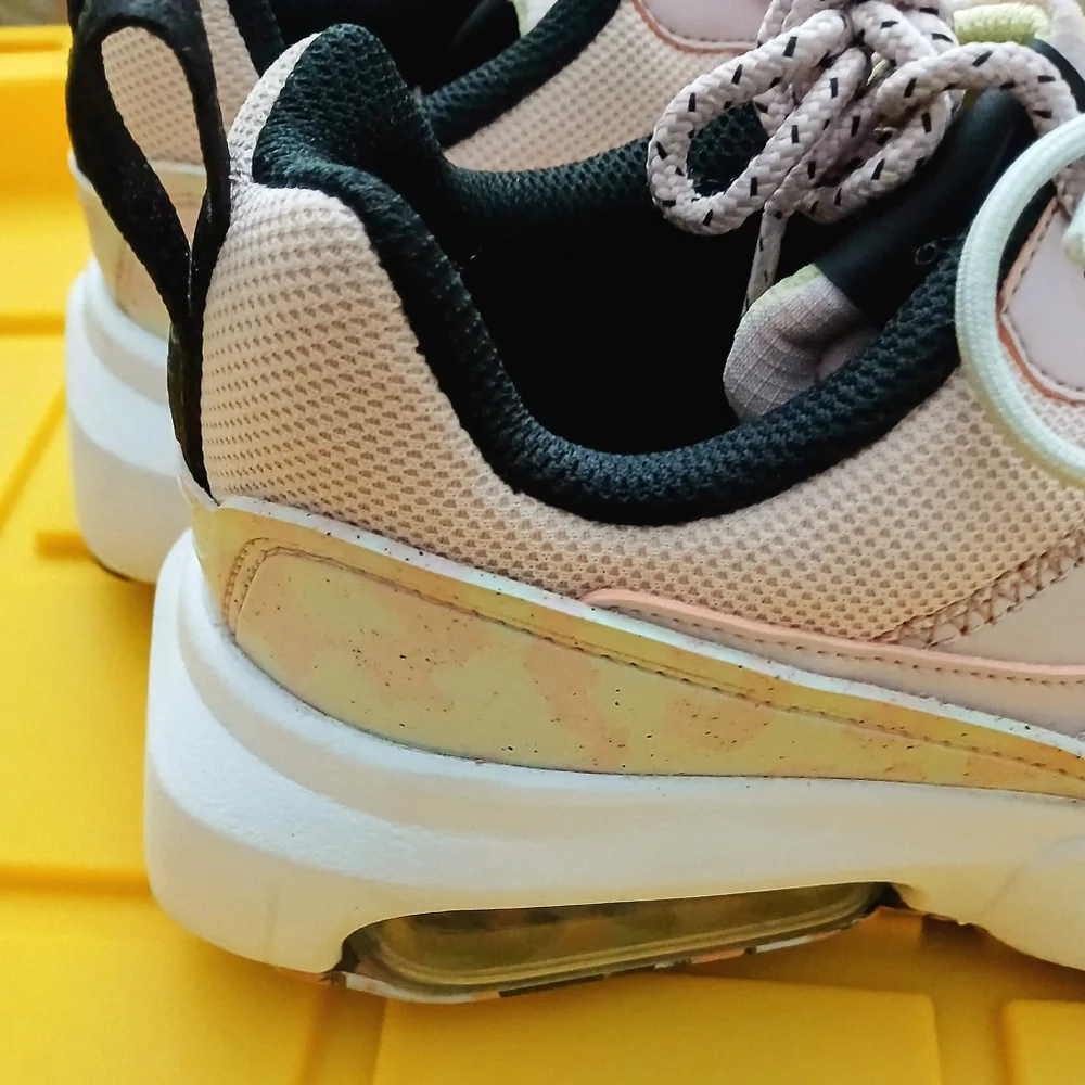 Nike Women's Air Max - Picture 9 of 16